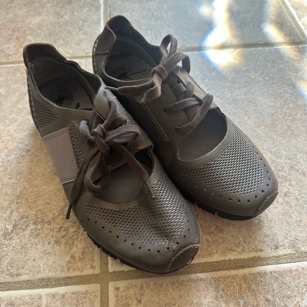 OTBT stardust sneaker size 7.5